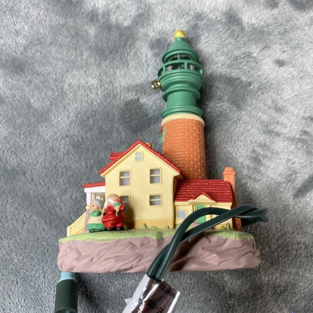 Hallmark Keepsake Magic Ornament Lighthouse Greetings 5th In The Series2001 Aa10